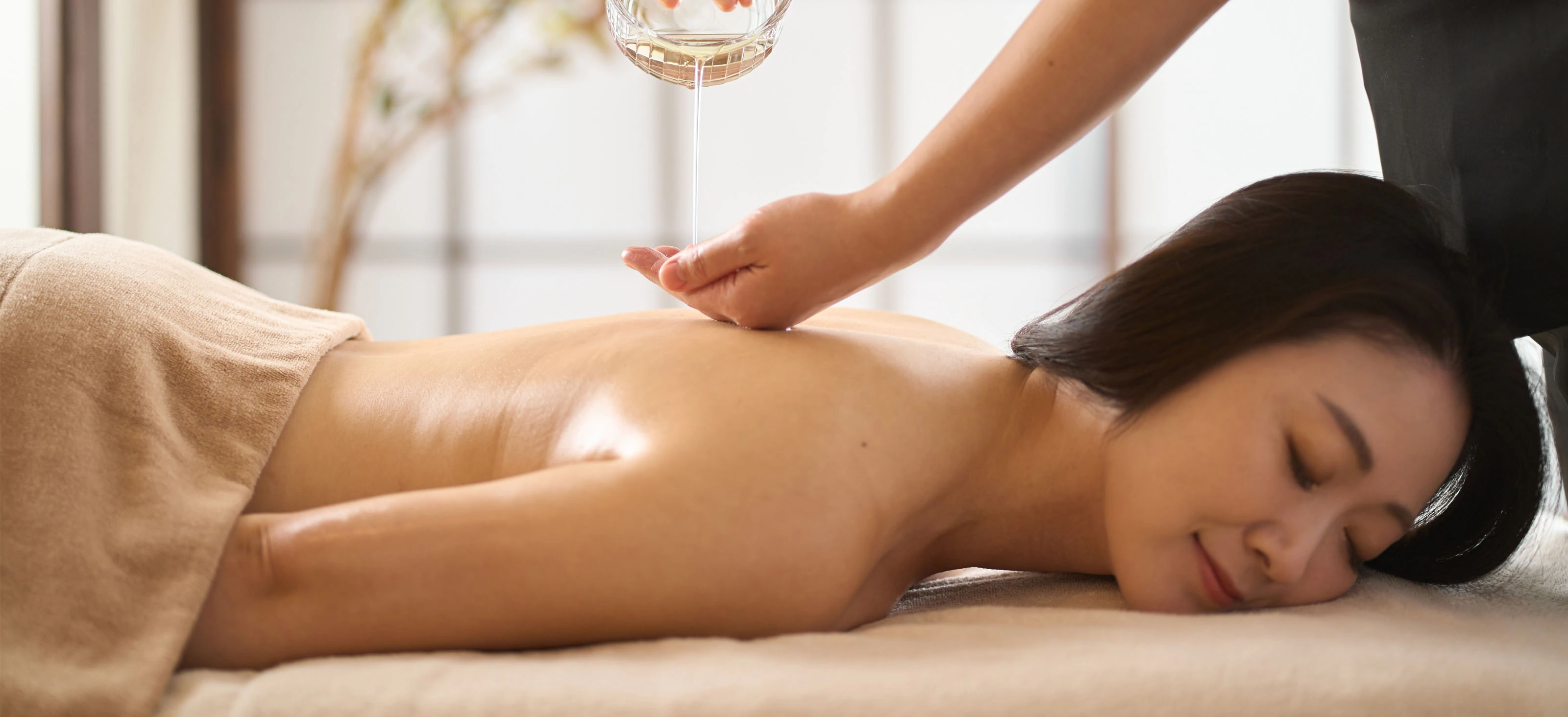 Slimming oil massage
