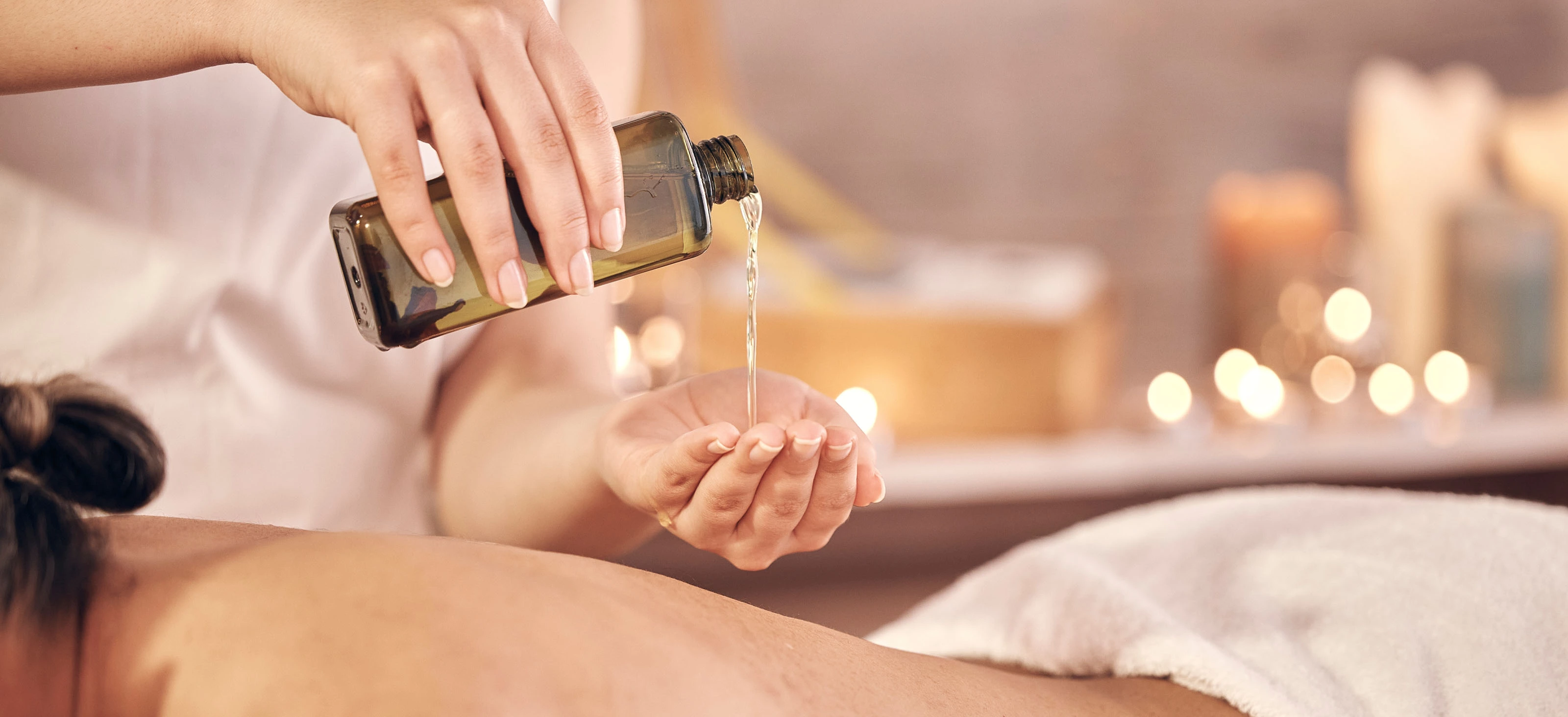 Massage &agrave; l&rsquo;huile d&rsquo;argan BIO chaude ou &agrave; l&rsquo;huile de jojoba BIO chaude